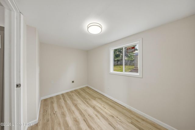 168 Valley Rd, Louisville, KY 40229