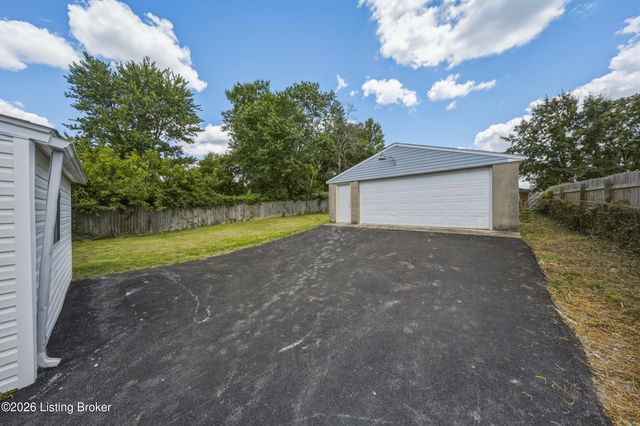 168 Valley Rd, Louisville, KY 40229