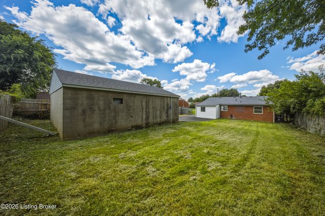 168 Valley Rd, Louisville, KY 40229
