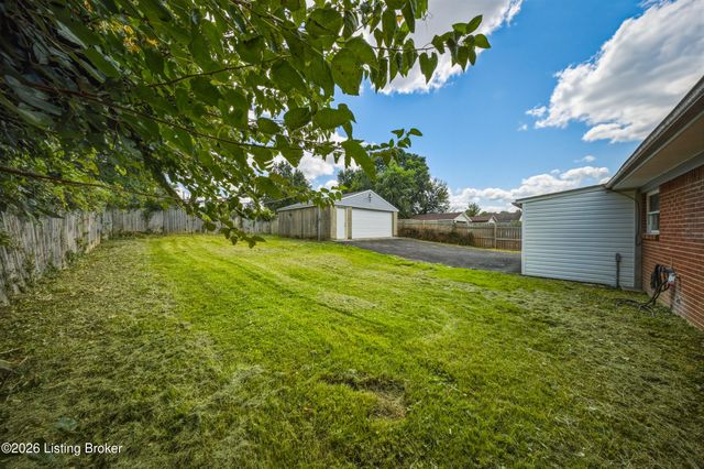 168 Valley Rd, Louisville, KY 40229