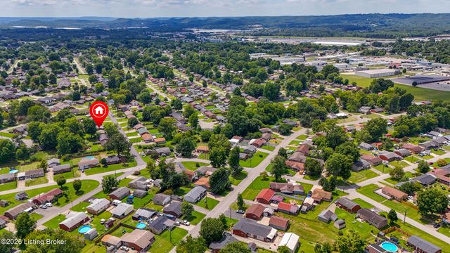 168 Valley Rd, Louisville, KY 40229