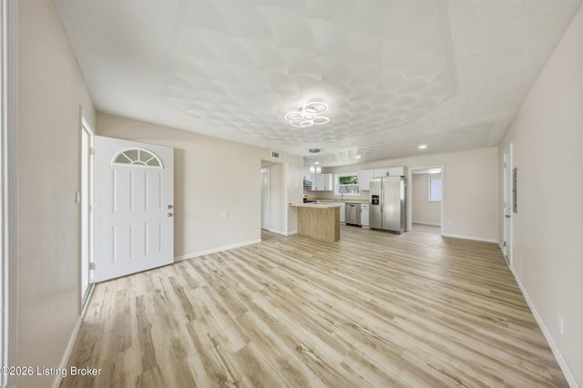 168 Valley Rd, Louisville, KY 40229