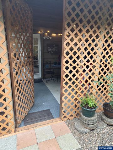 1329 Madras St SE, Salem, OR 97306