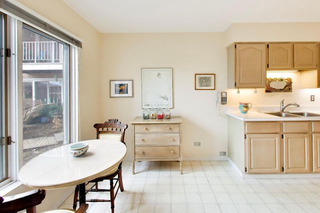 308 Happ Road 108, Northfield, IL 60093