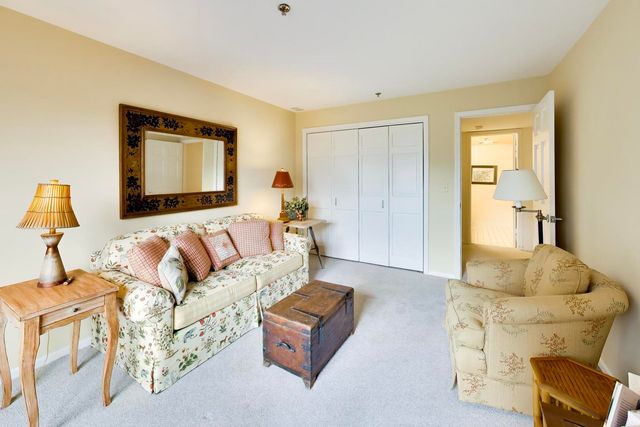 308 Happ Road 108, Northfield, IL 60093