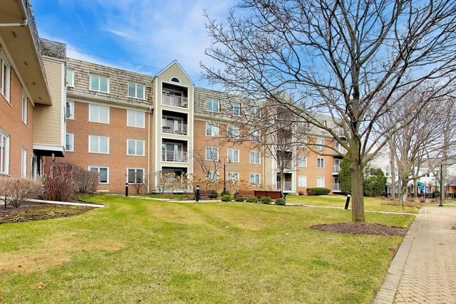 308 Happ Road 108, Northfield, IL 60093