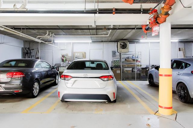 308 Happ Road 108, Northfield, IL 60093