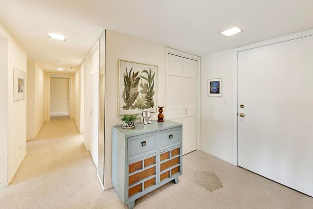 308 Happ Road 108, Northfield, IL 60093