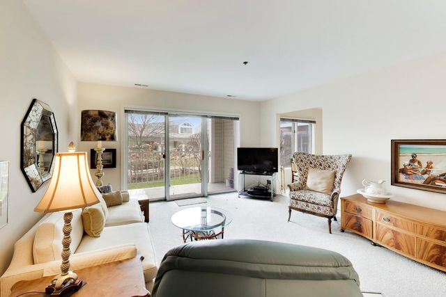 308 Happ Road 108, Northfield, IL 60093