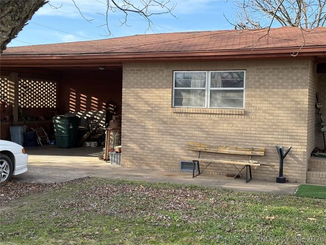 720 W Young Street, Morris, OK 74445