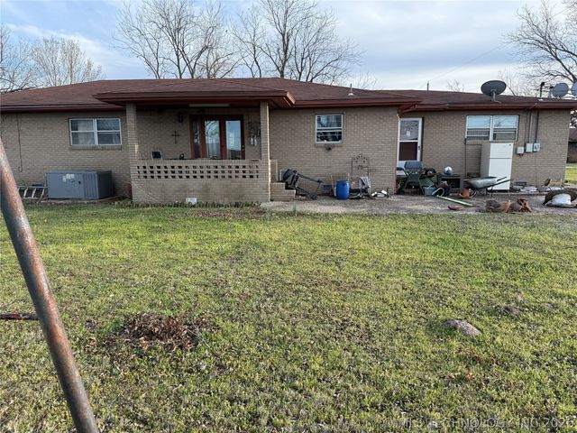 720 W Young Street, Morris, OK 74445