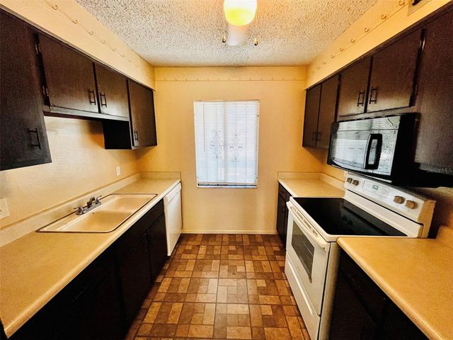 7529 PITCH PINE CIRCLE D, Tampa, FL 33617