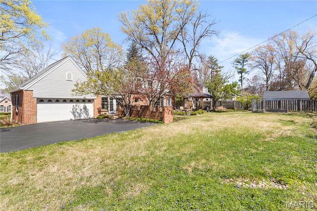 9244 Old Bonhomme Road, Olivette, MO 63132