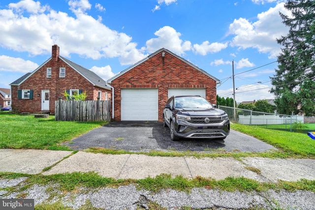 2016 ORANGE ST, York, PA 17404