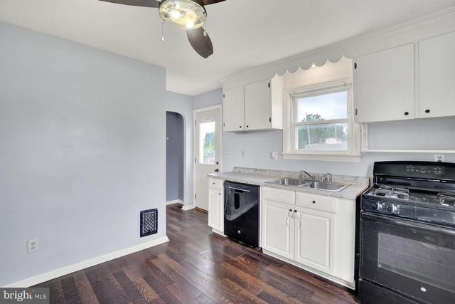 2016 ORANGE ST, York, PA 17404