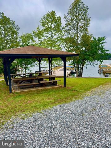 724 MITCHELL POINT RD, Mineral, VA 23117