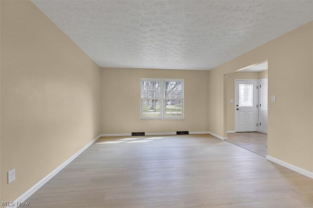 620 Lindford Drive, Bay Village, OH 44140