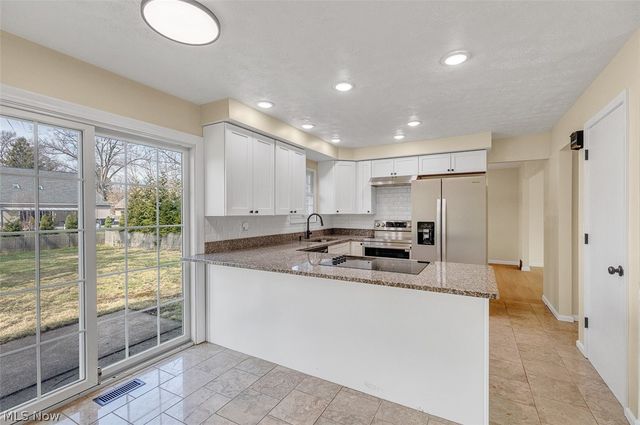 620 Lindford Drive, Bay Village, OH 44140