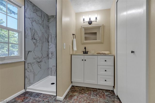 620 Lindford Drive, Bay Village, OH 44140