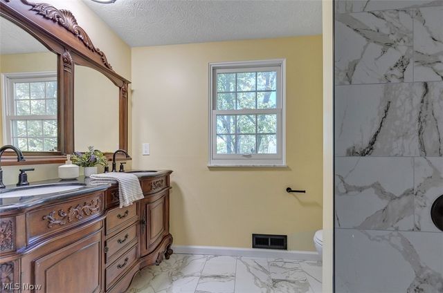 620 Lindford Drive, Bay Village, OH 44140