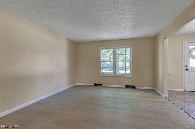 620 Lindford Drive, Bay Village, OH 44140