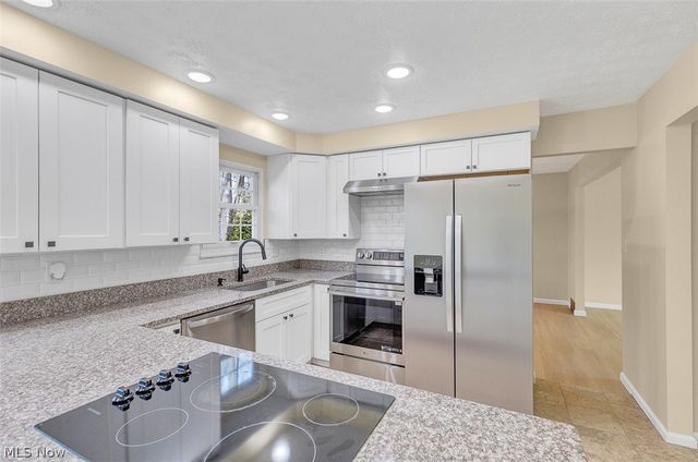 620 Lindford Drive, Bay Village, OH 44140