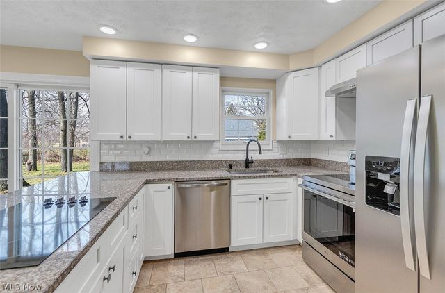 620 Lindford Drive, Bay Village, OH 44140