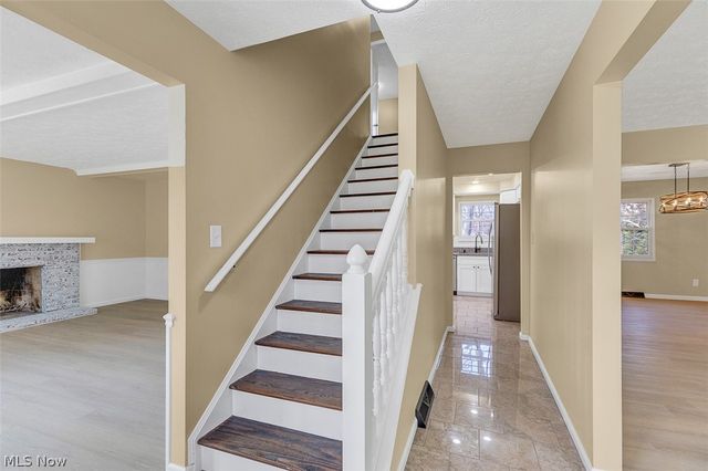 620 Lindford Drive, Bay Village, OH 44140