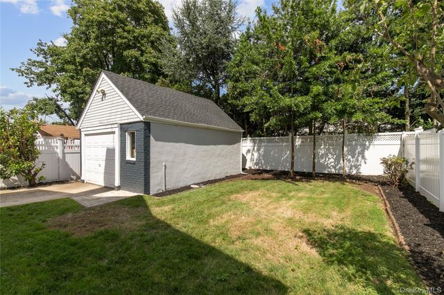 529 7th Avenue, New Hyde Park, NY 11040