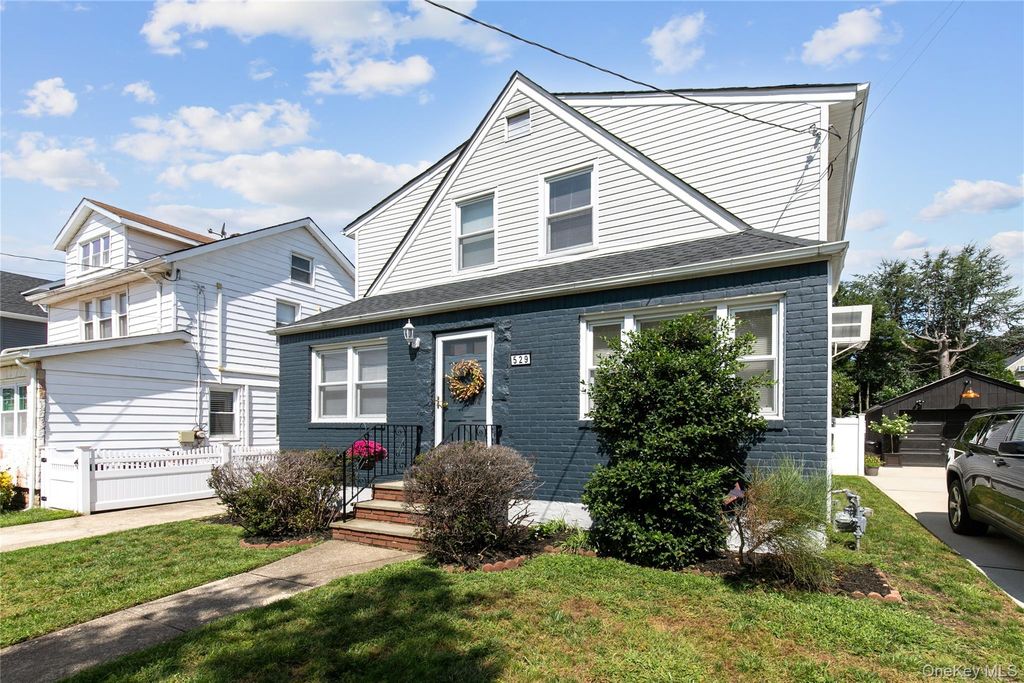 529 7th Avenue, New Hyde Park, NY 11040 — photo 2