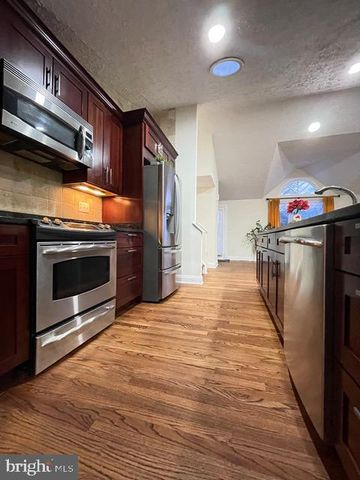 402 KOJUN CT, Sterling, VA 20164