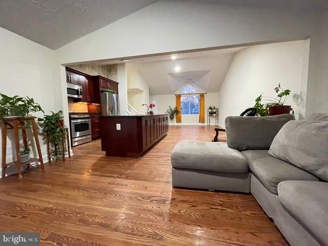 402 KOJUN CT, Sterling, VA 20164