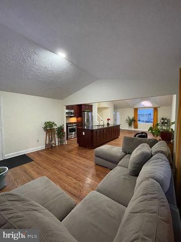 402 KOJUN CT, Sterling, VA 20164