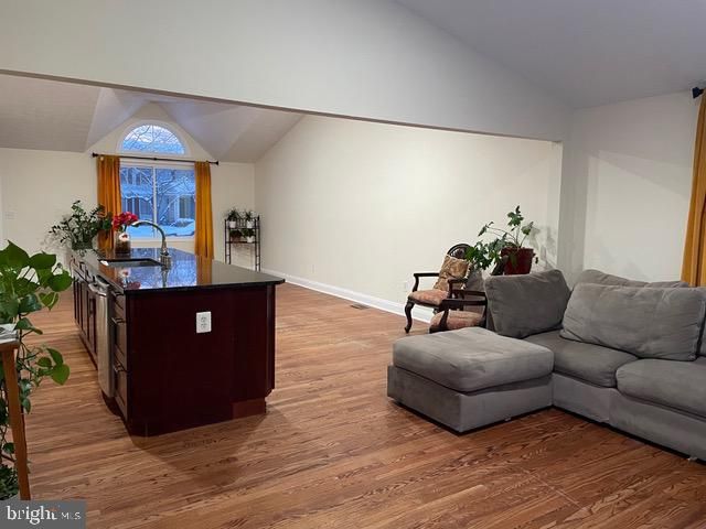 402 KOJUN CT, Sterling, VA 20164