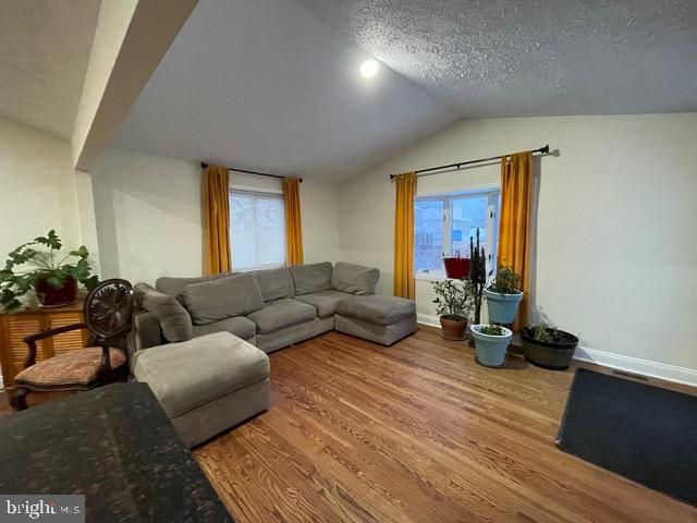 402 KOJUN CT, Sterling, VA 20164