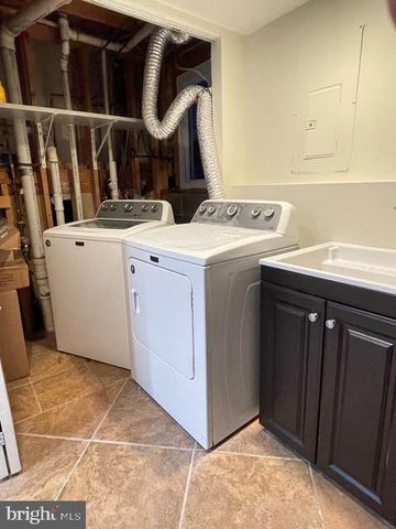 402 KOJUN CT, Sterling, VA 20164