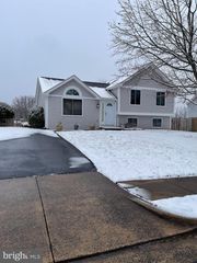 402 KOJUN CT, Sterling, VA 20164