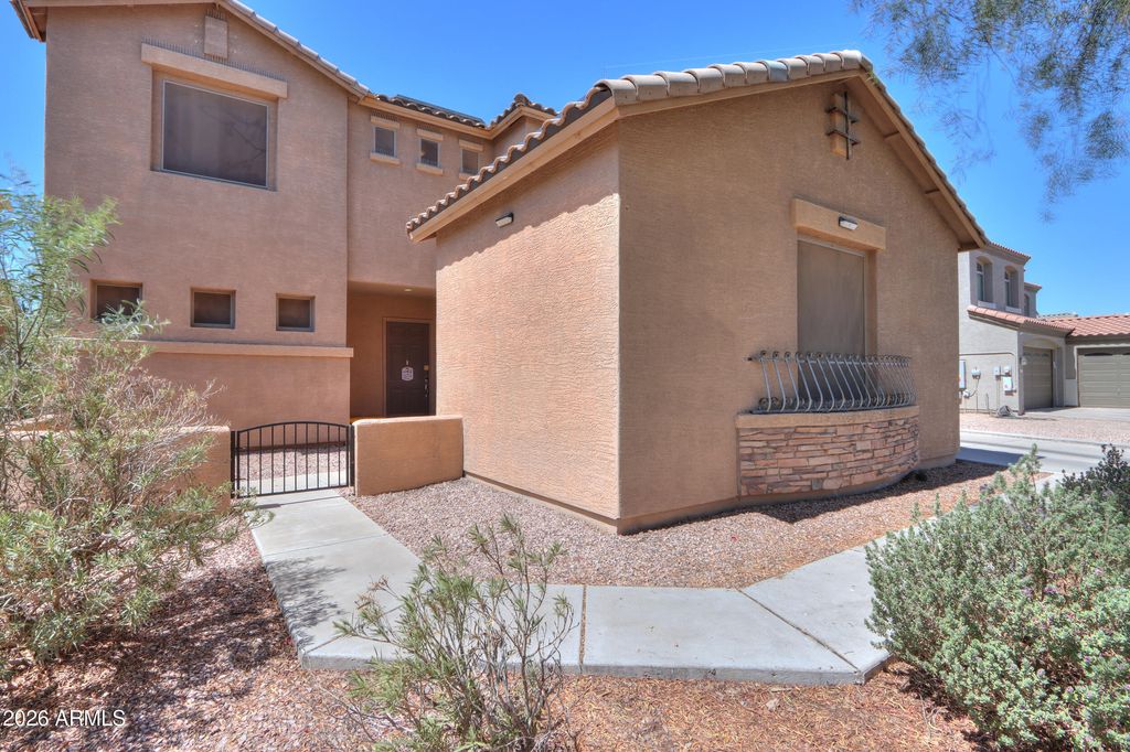 Image 2 of property listing at 671 W Delray Drive, Casa Grande, AZ 85122