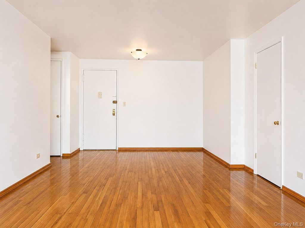 1332 Metropolitan Avenue, Bronx, NY 10462 — photo 2