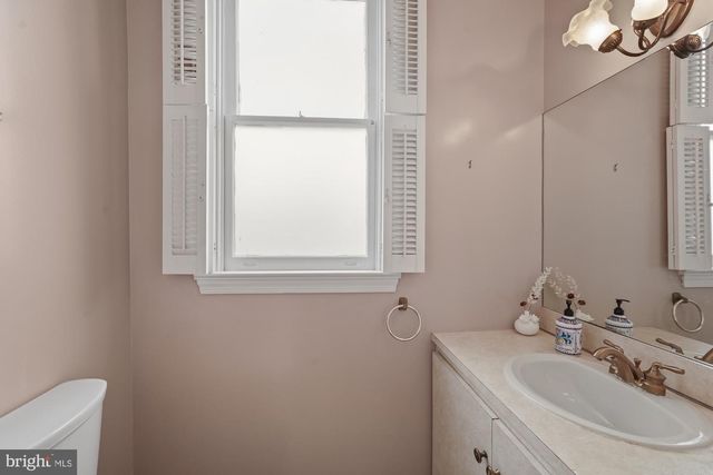 5602 39TH ST NW, Washington, DC 20015
