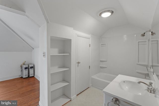 5602 39TH ST NW, Washington, DC 20015