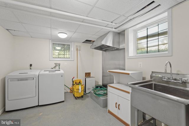 5602 39TH ST NW, Washington, DC 20015