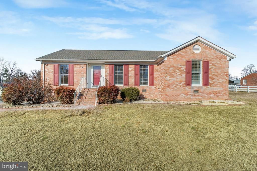 2 JUNIPER CT, Fredericksburg, VA 22408