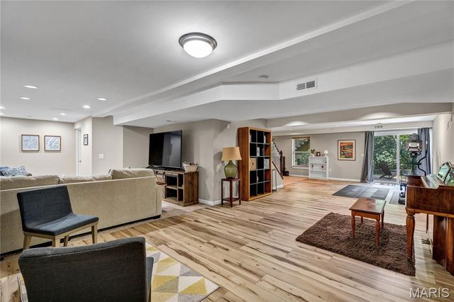 611 Knollshire Way, Dardenne Prairie, MO 63368