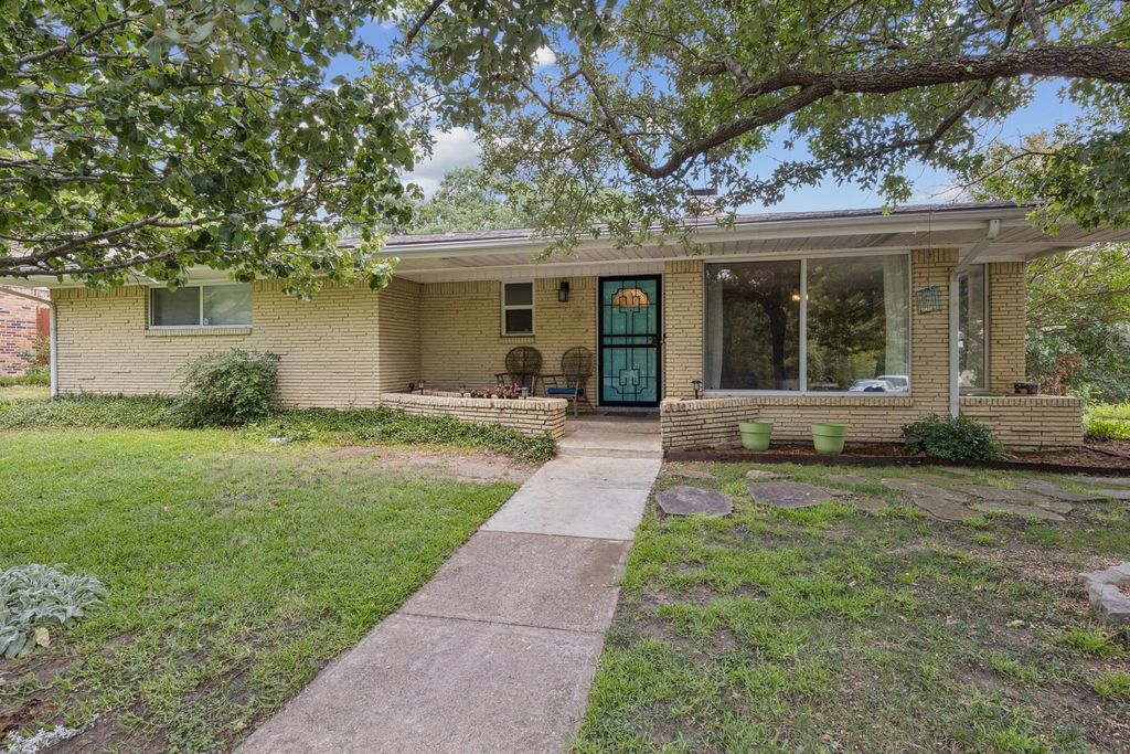 3206 Rock Bluff Drive, Dallas, TX 75227