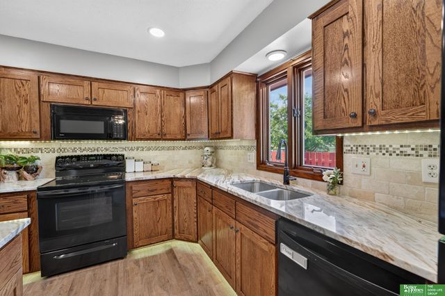 5623 S 113th Street, Omaha, NE 68137