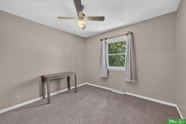 5623 S 113th Street, Omaha, NE 68137