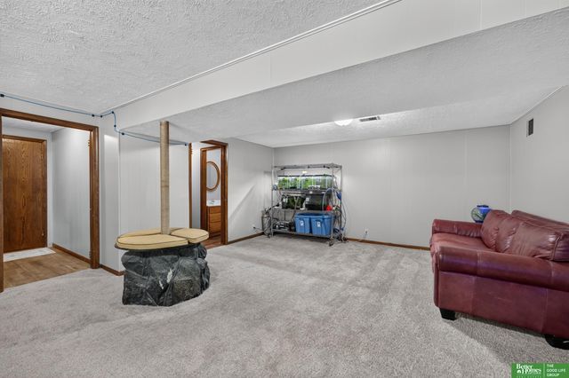 5623 S 113th Street, Omaha, NE 68137