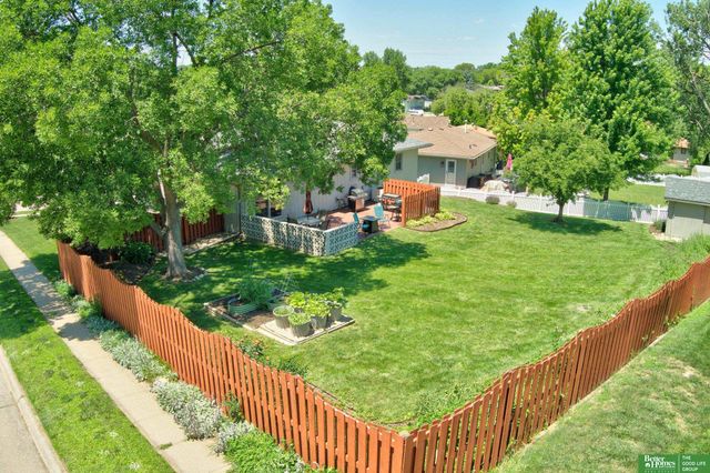 5623 S 113th Street, Omaha, NE 68137