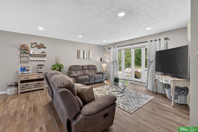 5623 S 113th Street, Omaha, NE 68137